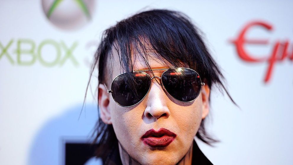 O fostă iubită a lui Marilyn Manson: “Am supraviețuit unui monstru”. La ce chinuri o supunea artistul