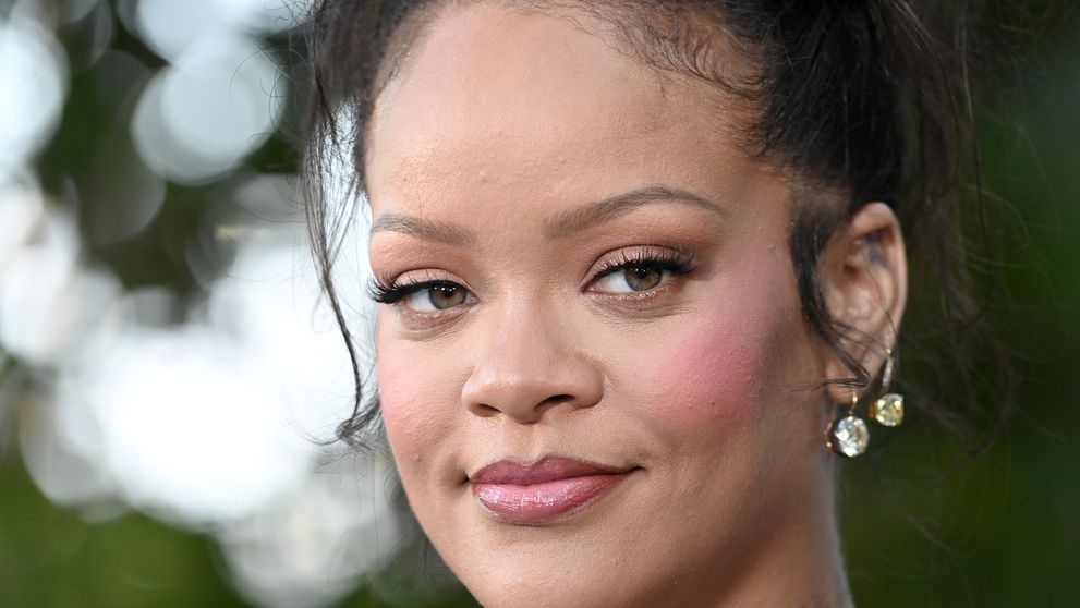 Rihanna a publicat prima fotografie oficială cu fiica sa, Rocki
