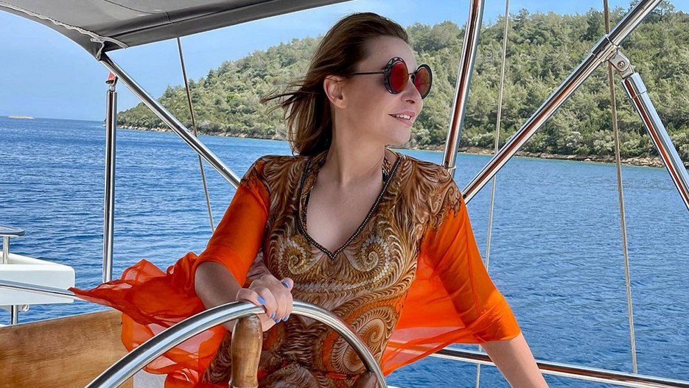 Adina Buzatu, topless la plajă în Turcia. Cum s-a protejat de soare