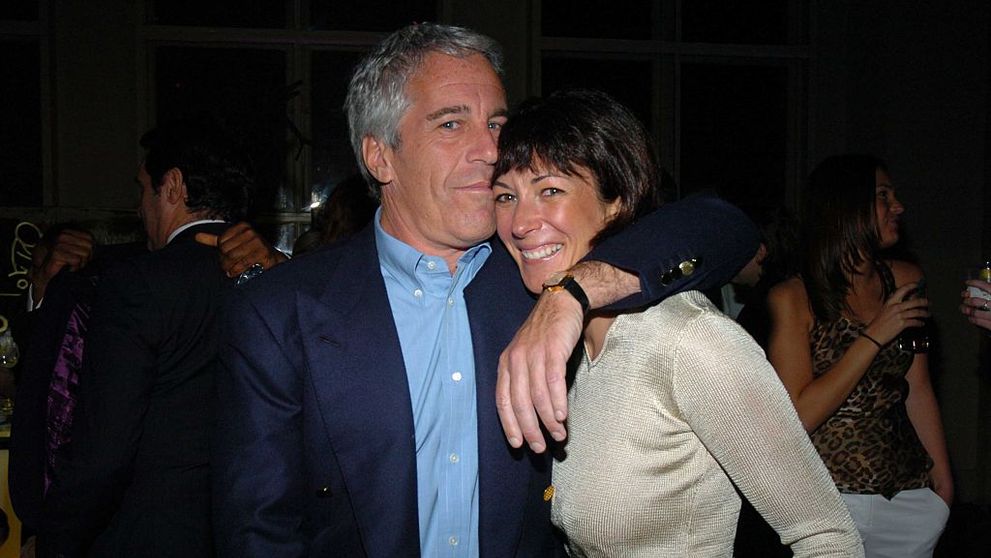 Seducătoare, influentă, periculoasă? Cum arăta în tinerețe Ghislaine Maxwell când l-a cucerit pe Jeffrey Epstein.  Îi uimea pe toți cu farmecul ei, dar a ajuns condamnată pentru recrutarea de minore