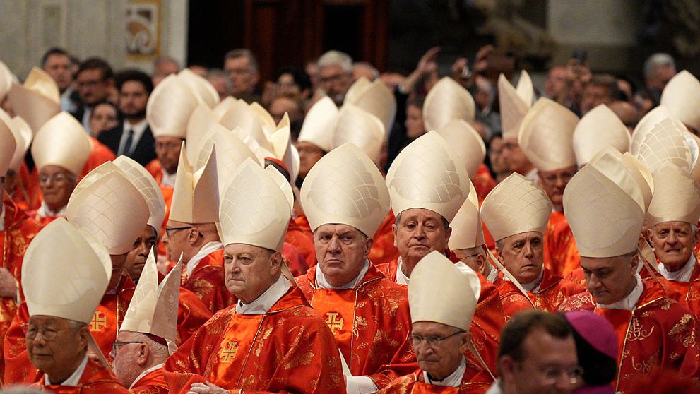 Cât câștigă un papă și cardinalii de la Vatican? Salariile liderilor Bisericii Catolice și decizia surprinzătoare a Papei Francisc din 2021: de ce le-a tăiat din venituri