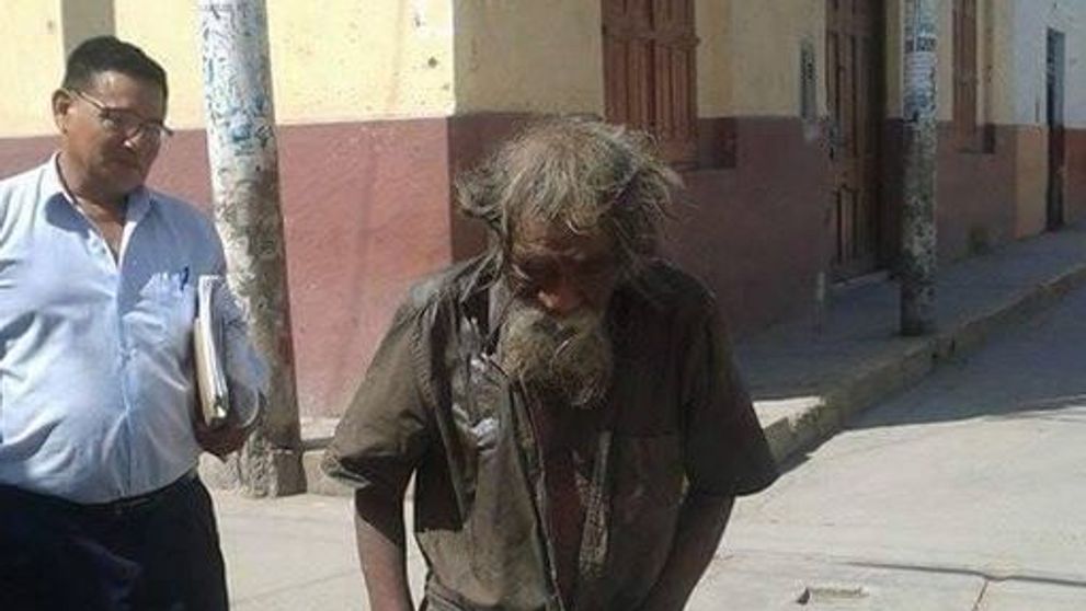 A trait pe strazi si nu a mai facut baie de ani de zile. Transformarea prin care a trecut un batran de 83 de ani