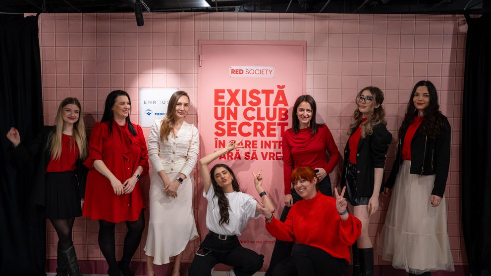RED Society: primul program din România care oferă elevelor și studentelor produse menstruale și consultații ginecologice la 50% reducere