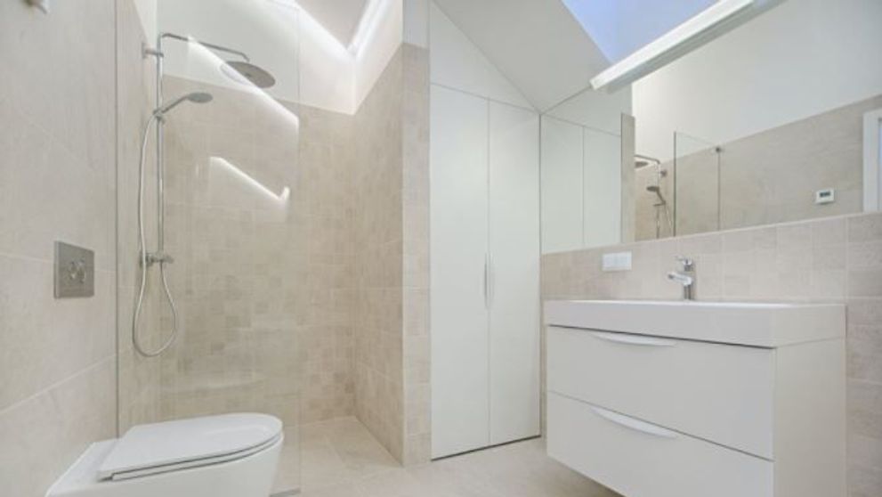 (P) Vrei ca diminețile tale să fie revigorante? Începe prin a schimba cada cu o cabină de duș!