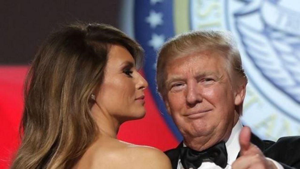 Expertii i-au dat de gol. Adevaratul motiv pentru care Melania Trump refuza sa isi tina sotul de mana in public