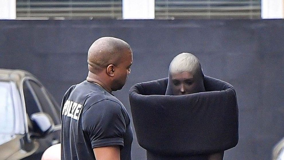Nimic ciudat aici! Doar o ieșire banală la biserică pentru Kanye West și soția sa. Enoriașii, șocați!