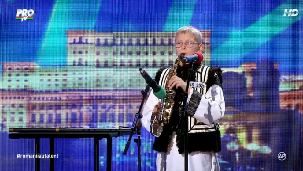 La 11 ani nimeni nu se astepta sa aiba un astfel de talent. Juratii s-au ridicat inpicioare cand au vazut momentul lui