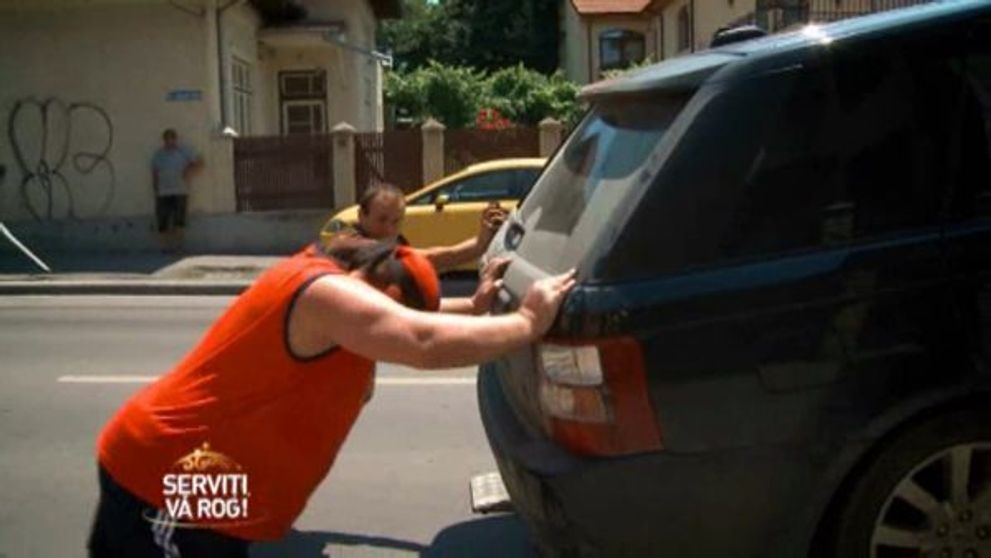 Radu Valahu a gasit o provocare pe masura fortei sale. Cum a reusit sa impinga o masina pe o rampa