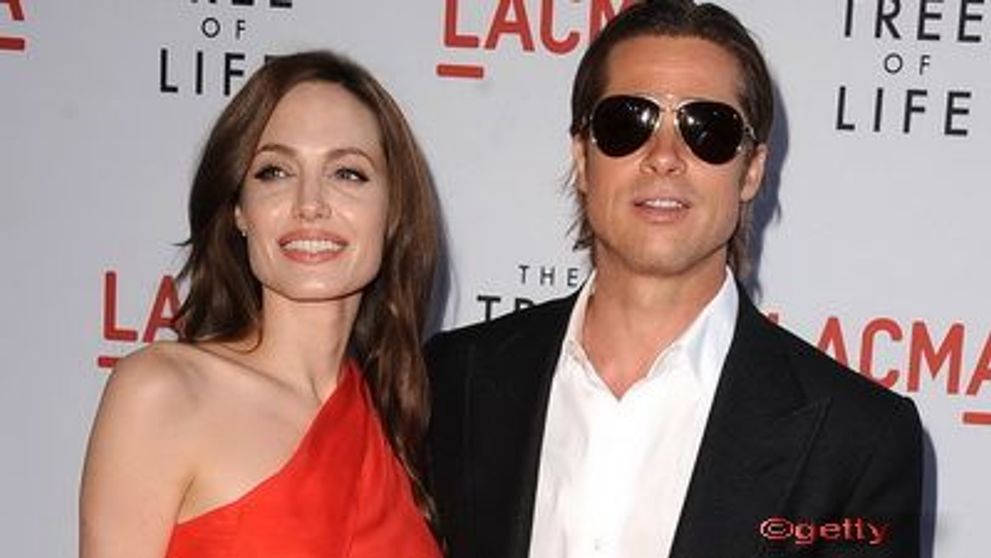 Angelina Jolie si Brad Pitt, mai aproape de altar ca niciodata! Afla de ce! FOTO  