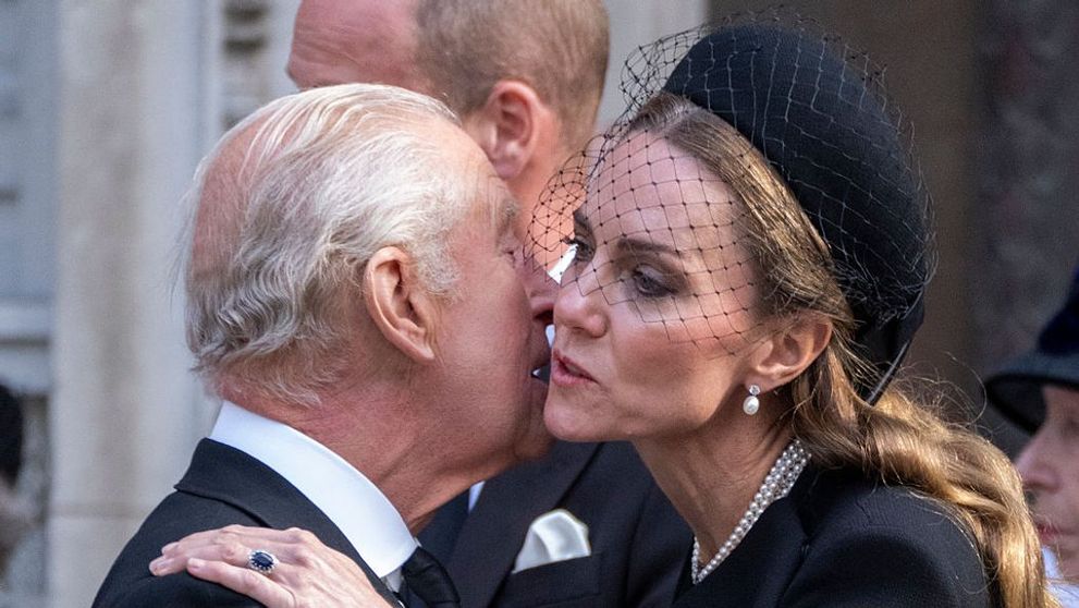 Legătura tot mai puternică dintre Kate Middleton și regele Charles zguduie echilibrul monarhiei. Apropierea lor a declanșat tensiune în palatul regal