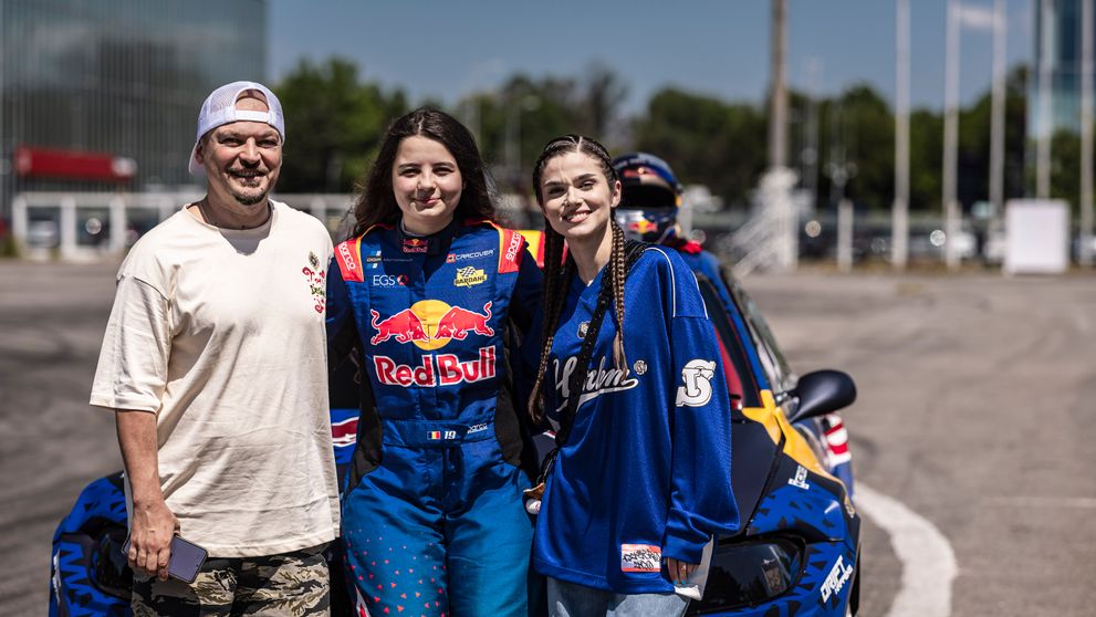 Theo Rose și Puya, adrenalină în mașina de drift înainte de Red Bull SoundClash