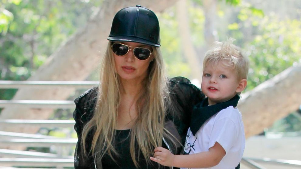 Cea mai cool mama din curtea gradinitei. Fergie, aparitie de senzatie alaturi de baietelul ei, Axl