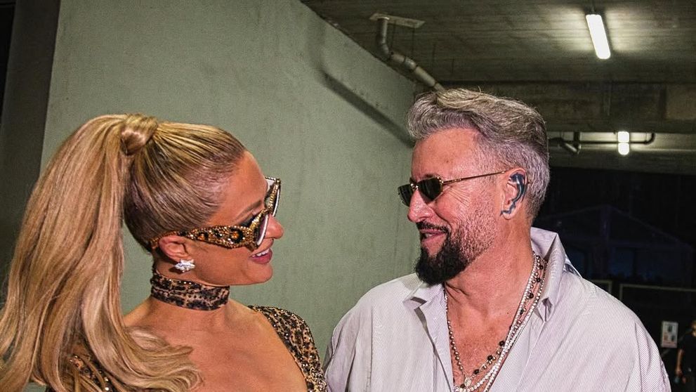 Cătălin Botezatu s-a fotografiat cu Paris Hilton la Craiova, iar imaginile sunt virale: „Ce cool sunteți!”