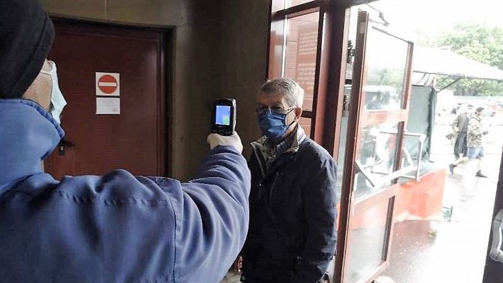 Asociația Pro Consumatori dă în judecată magazinele care termoscanează clienții la intrare