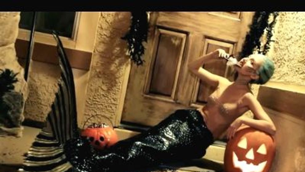 Gagaween sau Halloween? Vezi cum a fost Lady Gaga parodiata intr-un clip pe net!