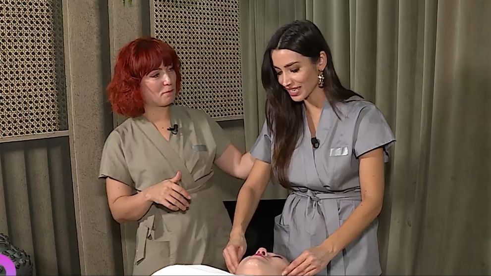 Lili Sandu ia lecții de masaj facial! Vezi imagini speciale: 