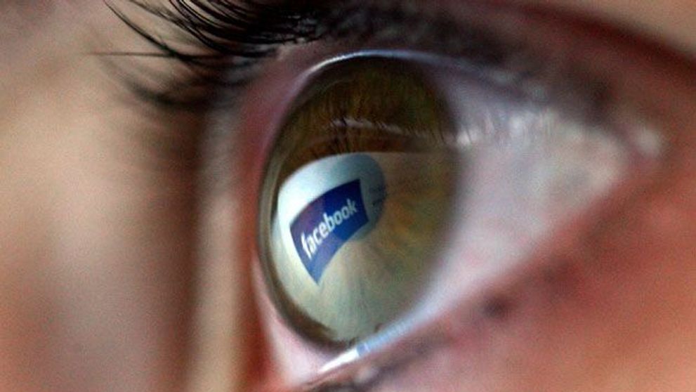 Si-a platit fiica sa nu mai intre pe Facebook. Ce suma a primit adolescenta sa renunte la prietenii virtuali
