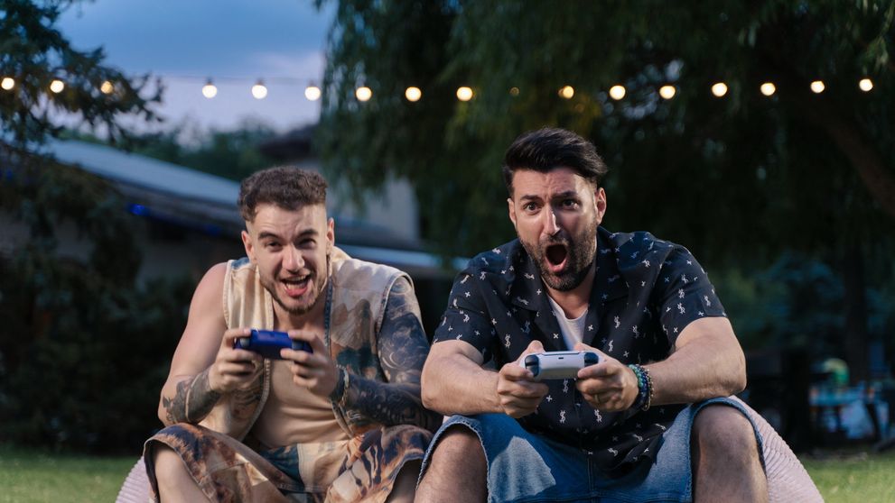 Smiley și Theo Zeciu lansează „VTM”, piesa-trofeu de 1,5 milioane de abonați!