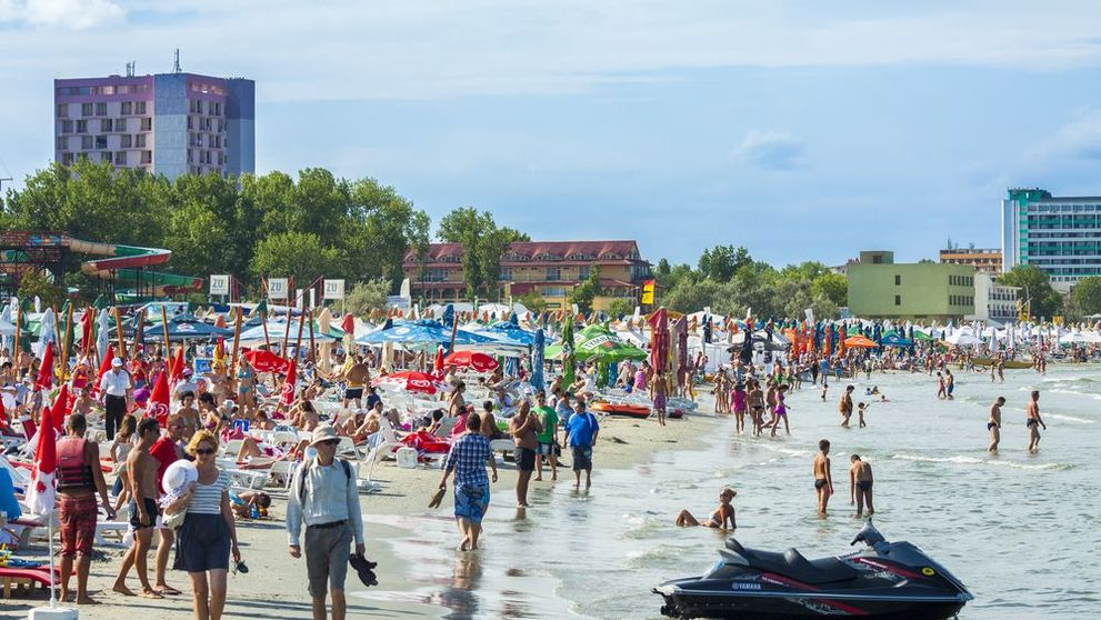 Cum poți să iei coronavirus de la plajă și cât de sigură e vacanța pe litoral. Explicațiile medicilor