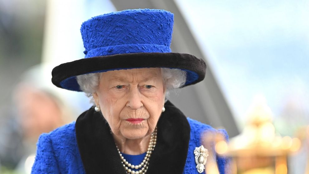 La 96 de ani, Regina este obligată să se lase de băutură