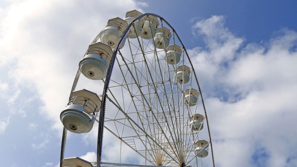 Un cuplu, surprins în ipostaze interzise la un festival celebru de muzică! Ce au făcut în roata panoramică