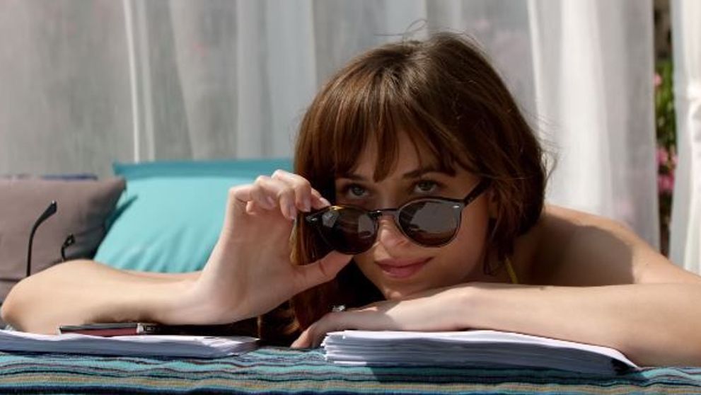 Dakota Johnson a dezvaluit cum au fost filmate scenele fierbinti din seria 