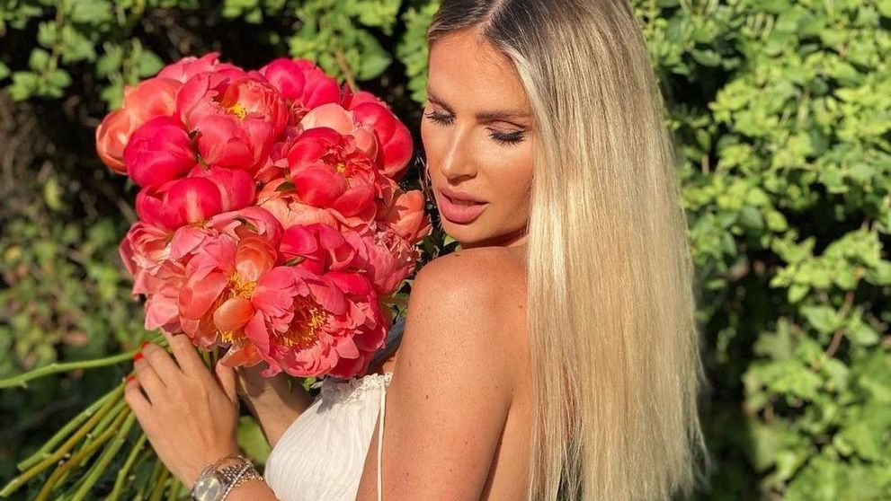Andreea Bănică, decolteul abisal cu care a atras privirile tuturor din mediul online. Cum s-a filmat artista