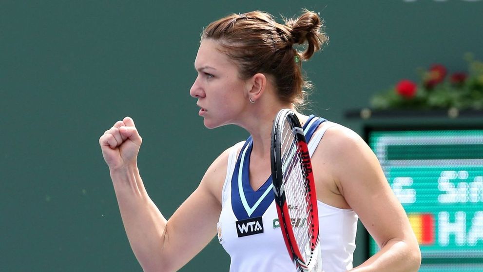 Simona Halep, superba in afara terenului de tenis. Machiata si imbracata in rochite sexy, sportiva e aproape de nerecunoscut
