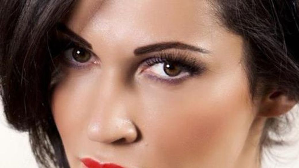 Din fetita inocenta s-a transformat in diva sexy! Cum arata Nicoleta Luciu in copilarie: FOTO