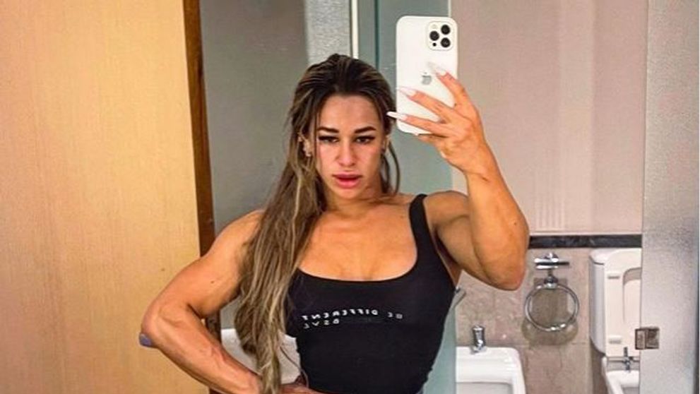 Unii o văd ca pe o zeiță, alții cred că arată precum un bărbat. Jade Cristaldo întoarce toate privirile cu trupul ei