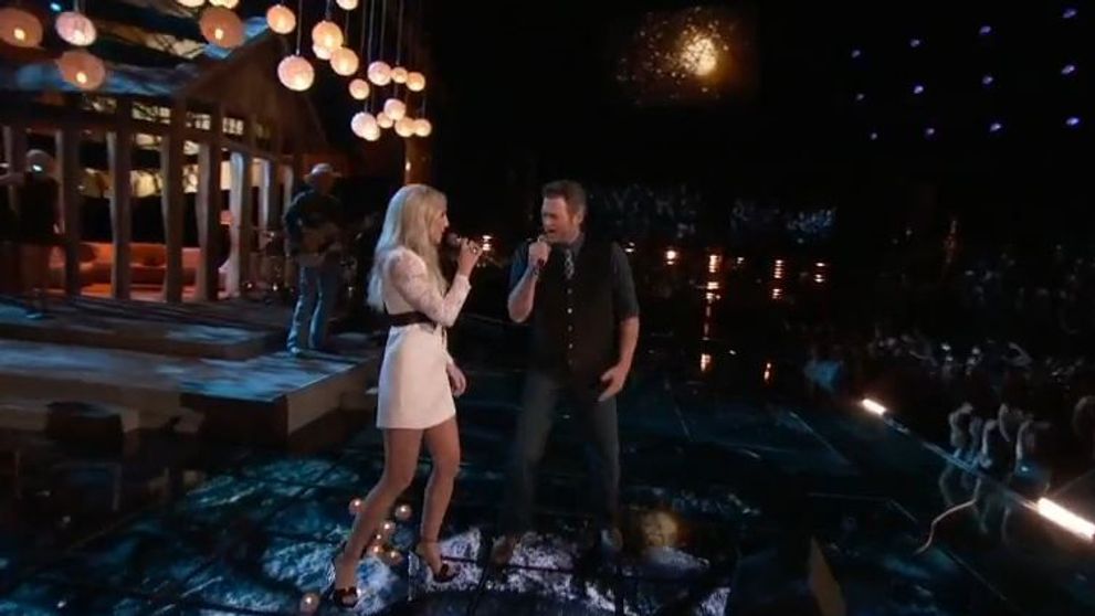 Momentul magic care a ridicat publicul in picioare. Blake Shelton si Ashley Monroe, duet emotionant pe scena The Voice - VIDEO