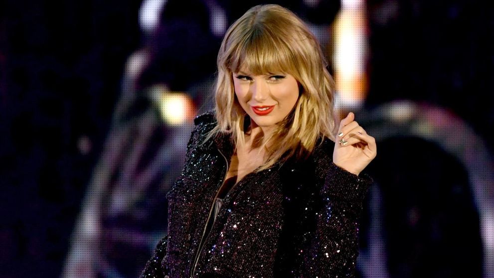 Taylor Swift, desemnată artistul deceniului. Cântăreața are 23 de trofee American Music Awards
