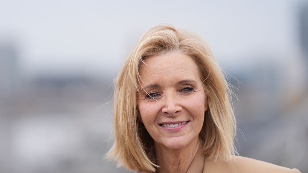Lisa Kudrow a dezvăluit suma uluitoare pe care actorii din ”Friends” încă o câștigă, la 20 de ani după ce serialul s-a încheiat!