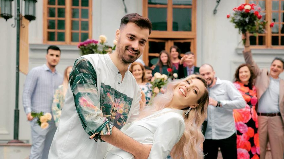 Liviu Teodorescu, fericit să devină tătic. Artistul a publicat primele imagini cu burtica de gravidă a soției