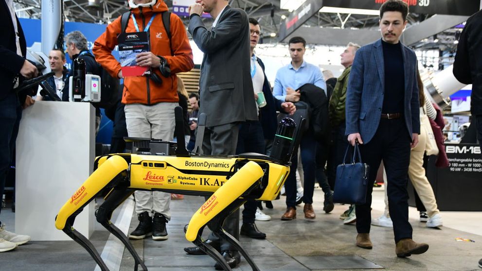 5 echipe de elevi români pleacă la Campionatul Mondial de Robotică FIRST din Houston, SUA!