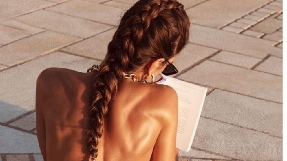 Brazilianca Izabel Goulart, apariție halucinantă pe Instagram. Și-a etalat corpul perfect într-un costum de baie extravagant