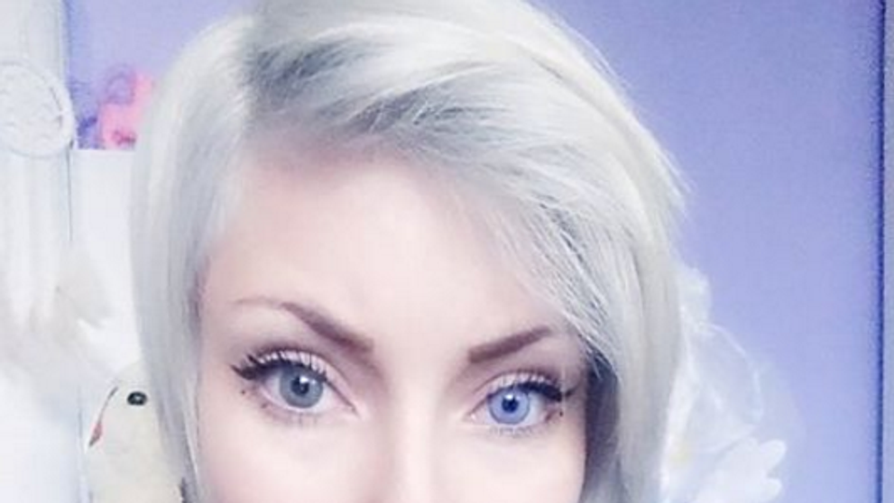 Ea este femeie-Barbie din Brazilia. Arata exact ca o papusa si asta fara nicio operatie estetica