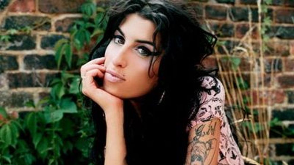 Cel mai bine vandut album al secolului in Marea Britanie: “Back to Back” - Amy Winehouse