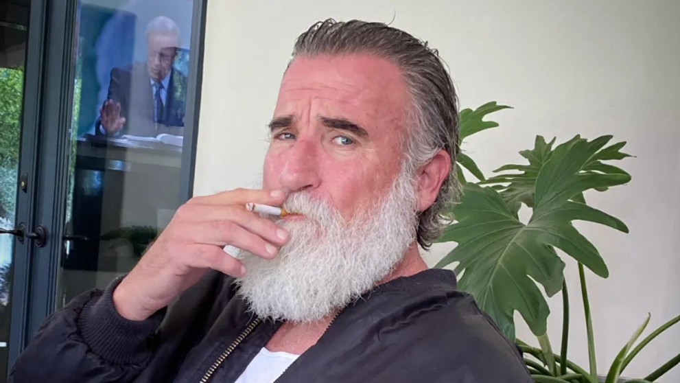 Îl recunoști pe bătrânelul din imagine? Acum 16 ani, era cel mai atrăgător actor dintr-un serial de succes de la PRO TV! ”Moș Crăciun după 20 de ani în pușcărie”