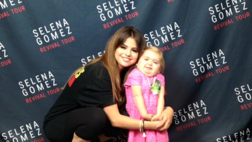 Ce a facut Selena Gomez pentru o fetita de 7 ani, care se lupta cu o boala rara. Dovada ca artista isi respecta toti fanii