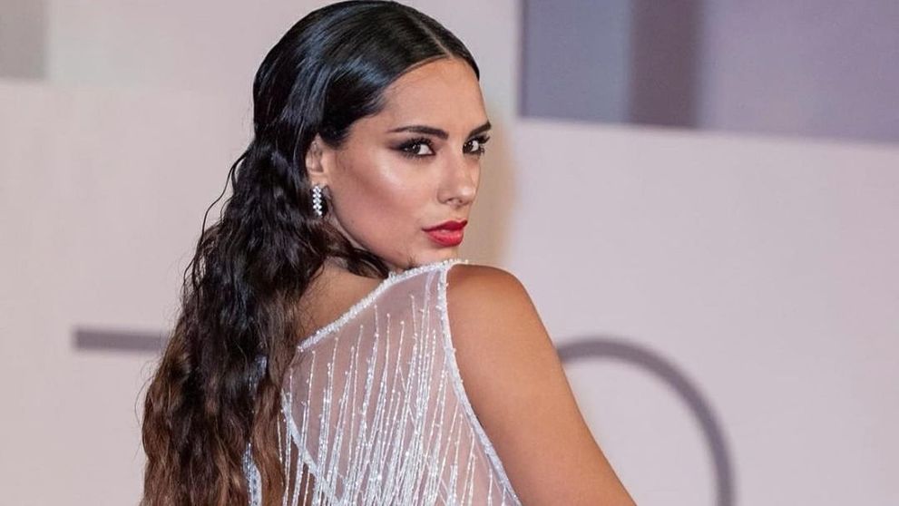 Raffaella Modugno, apariție senzuală la Veneția. Modelul a atras toate privirile când s-a afișat într-o rochie transparentă