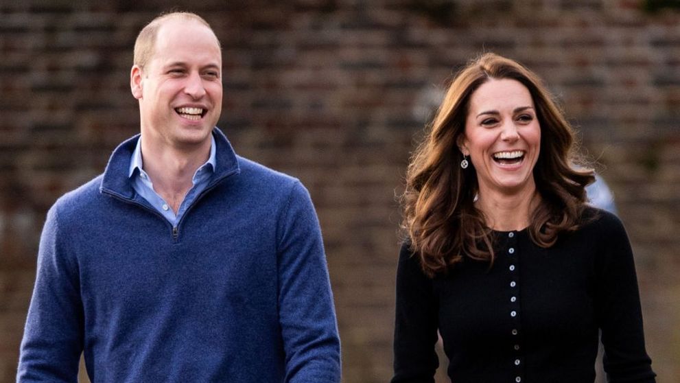 Kate şi William au prezentat primul lor portret oficial. Cum arată tabloul expus la muzeul din Cambridge