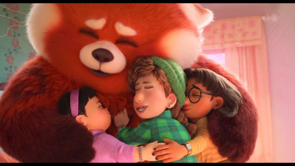 „Roșu aprins”, un film distractive și educativ despre relația mamă-fiică, un roller-coaster emoțional