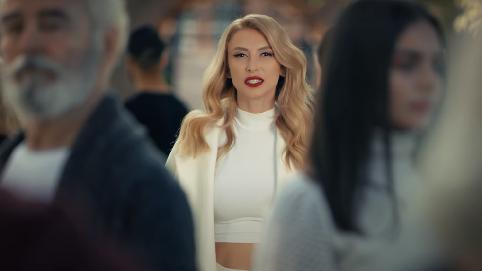VIDEO Andreea Bălan, primul clip muzical alături de fiicele ei și ale lui George Burcea