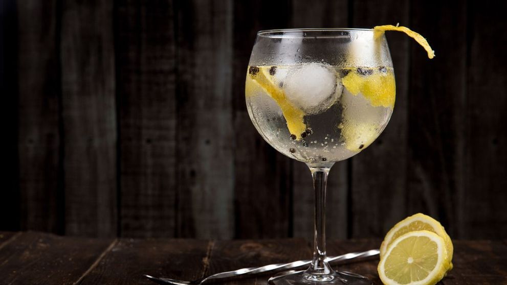 (P) 3 cocktailuri cu gin pe care să le încerci cu prietenii!