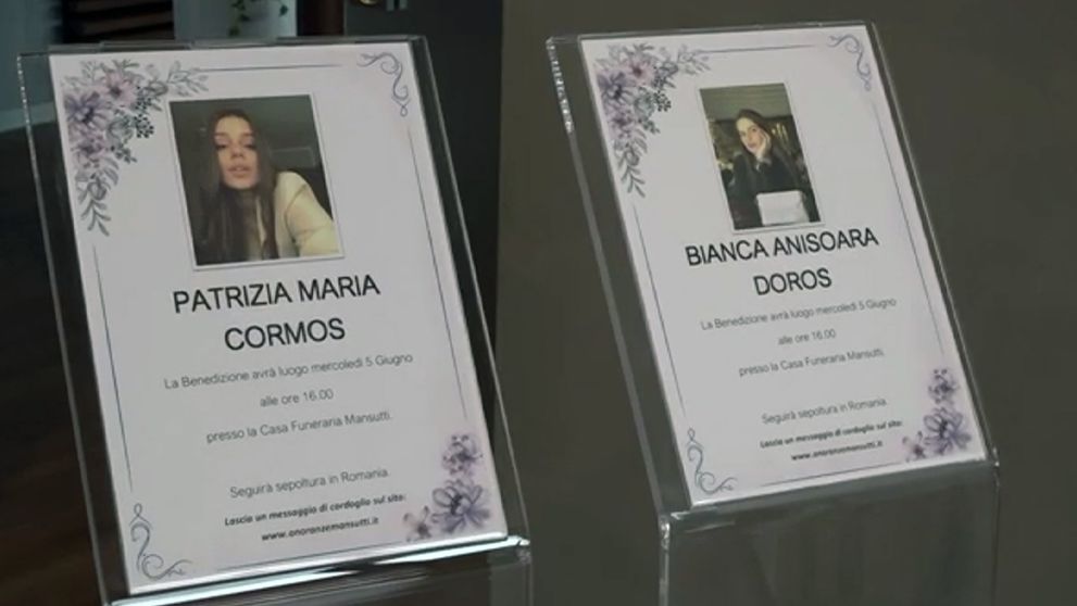 Durere de nedescris la casa din Târna Mare unde au fost aduse Patrizia și Bianca. Lumea s-a adunat la poartă și este alături de familiile celor două fete care s-au înecat în Italia