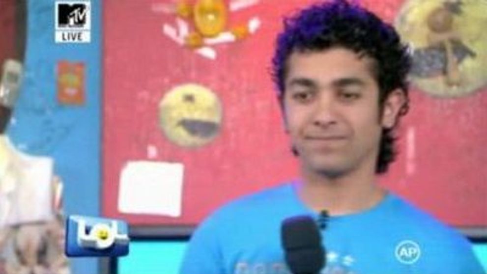 Valentin Dinu a cantat LIVE piesa 'Ochii Tai' de la Holograf! VIDEO