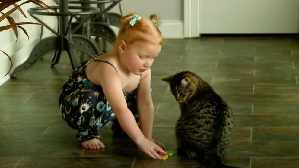 Isla, fetița de 2 ani cu super IQ. A rezolvat un test de inteligență cu un punctaj de 99% și a ajuns să fie cea mai tânără membră Mensa