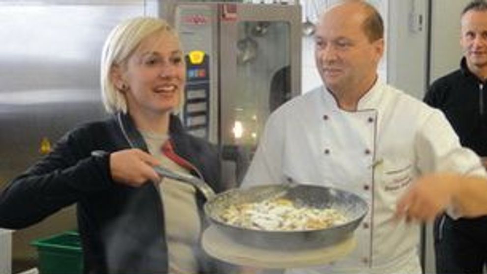 Dana Rogoz a luat lectii de gatit de la bucatarii austrieci FOTO!