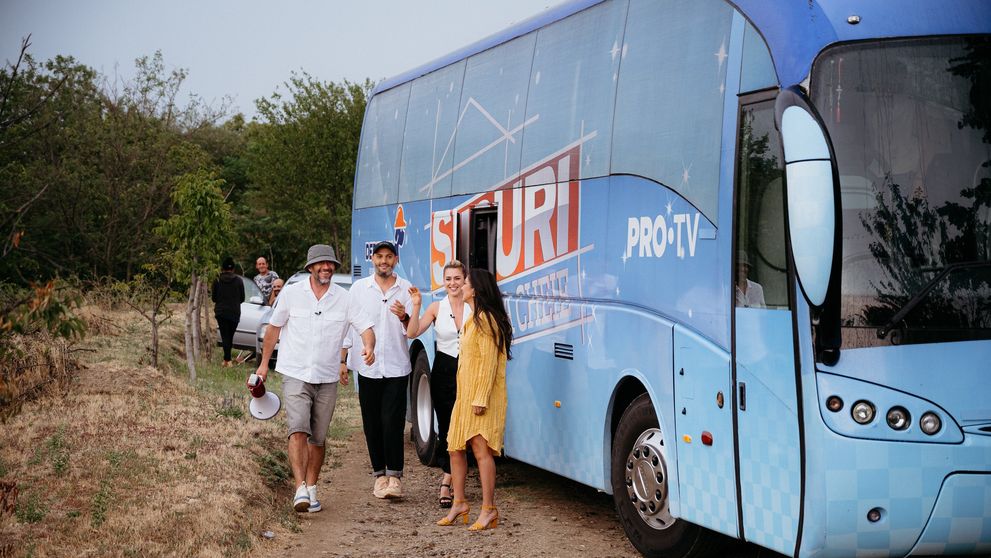 Echipa Visuri la cheie construiește o casă de la zero pentru doi frați care au rămas fără părinți: „Nu a mai rămas absolut nimic, doar doi pereți! Când vezi acel autocar, se va întâmpla o minune, sigur!”
